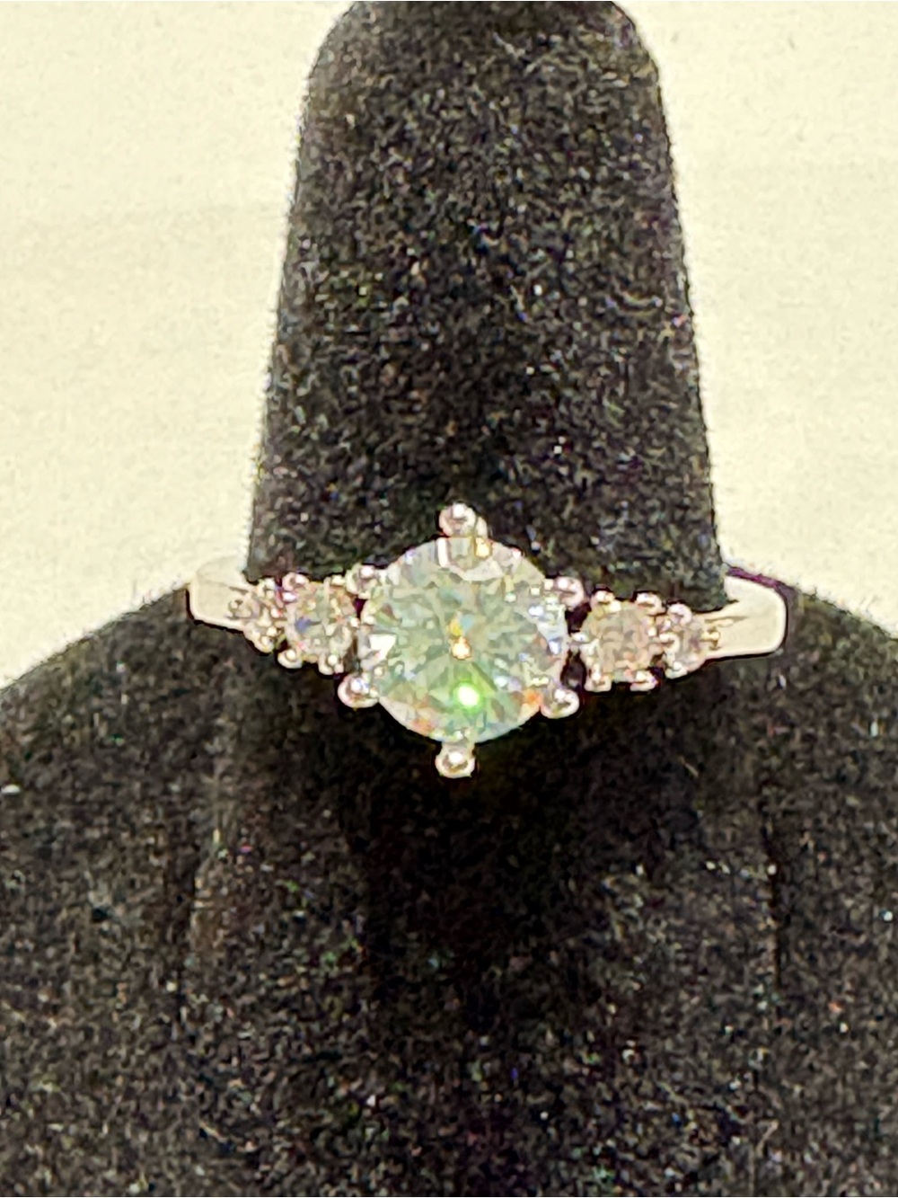 Silver Halo Round-Cut Moissanite Ring - Clear